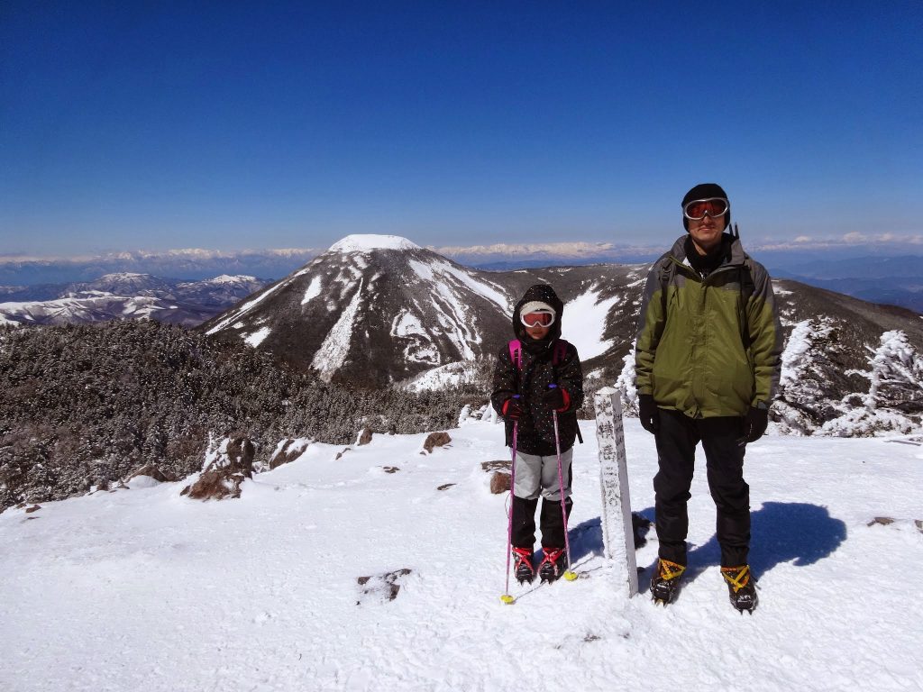 冬山装備の変遷 親子でスキーウェアから雪山登山服へ – 山と日常を歩く